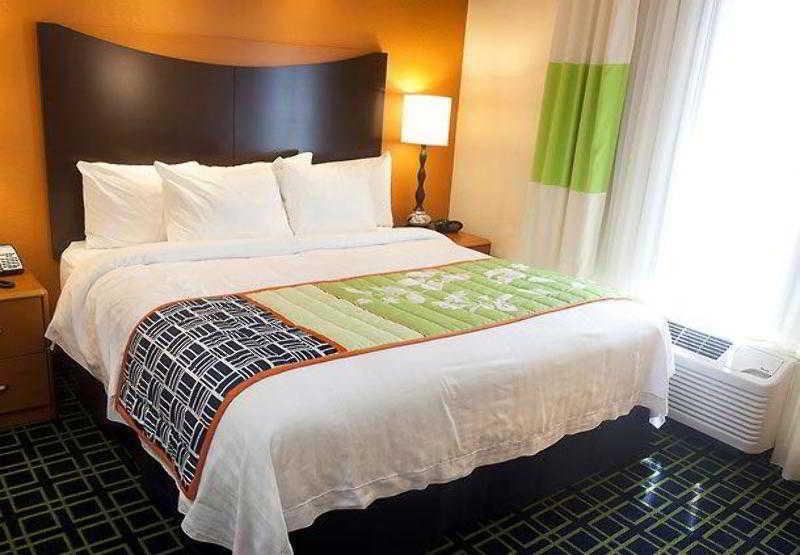 Fairfield Inn & Suites By Marriott Падака Номер фото